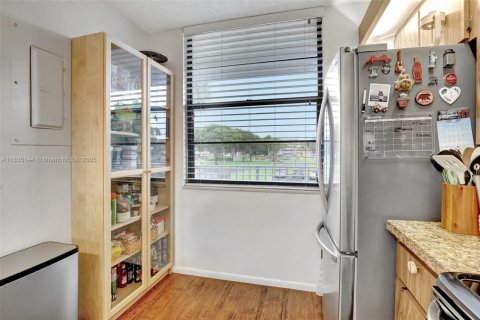 Condo in Davie, Florida, 2 bedrooms № 1982388 - photo 4