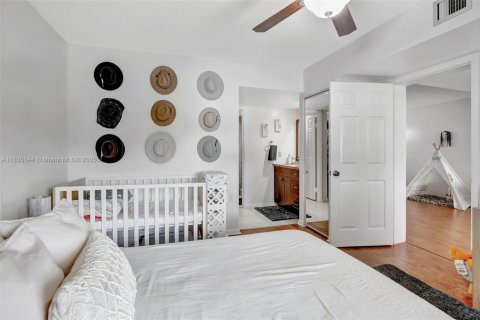 Condo in Davie, Florida, 2 bedrooms № 1982388 - photo 25