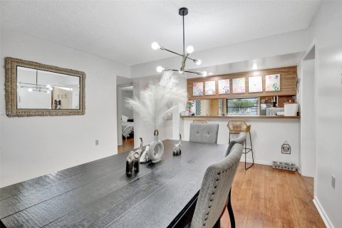 Condo in Davie, Florida, 2 bedrooms № 1982388 - photo 10