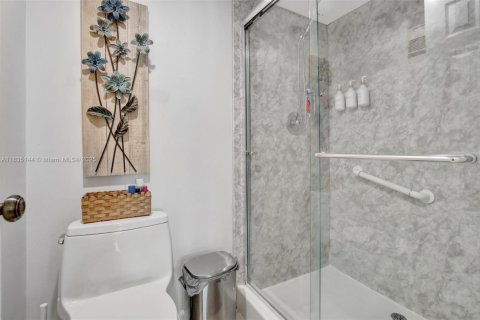 Condo in Davie, Florida, 2 bedrooms № 1982388 - photo 19