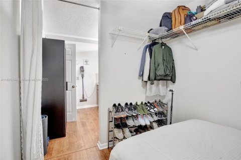 Condo in Davie, Florida, 2 bedrooms № 1982388 - photo 29