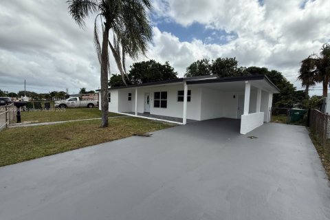 Villa ou maison à vendre à Miami Gardens, Floride: 4 chambres, 138.42 m2 № 1955728 - photo 5