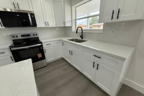 Villa ou maison à vendre à Miami Gardens, Floride: 4 chambres, 138.42 m2 № 1955728 - photo 14