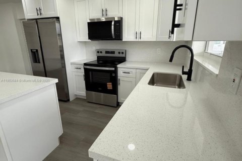 Villa ou maison à vendre à Miami Gardens, Floride: 4 chambres, 138.42 m2 № 1955728 - photo 12