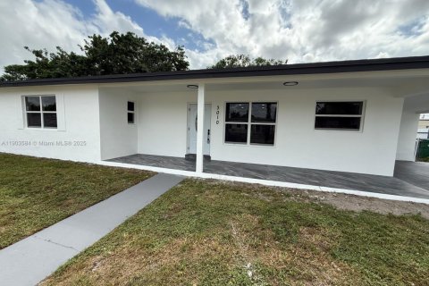 Villa ou maison à vendre à Miami Gardens, Floride: 4 chambres, 138.42 m2 № 1955728 - photo 3
