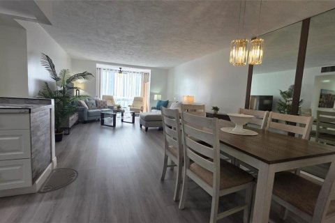 Condo à Lauderdale Lakes, Floride, 1 chambre № 2182235