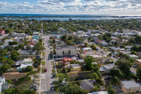 Commercial property in West Palm Beach, Florida 154.59 sq.m. № 284522 - photo 1