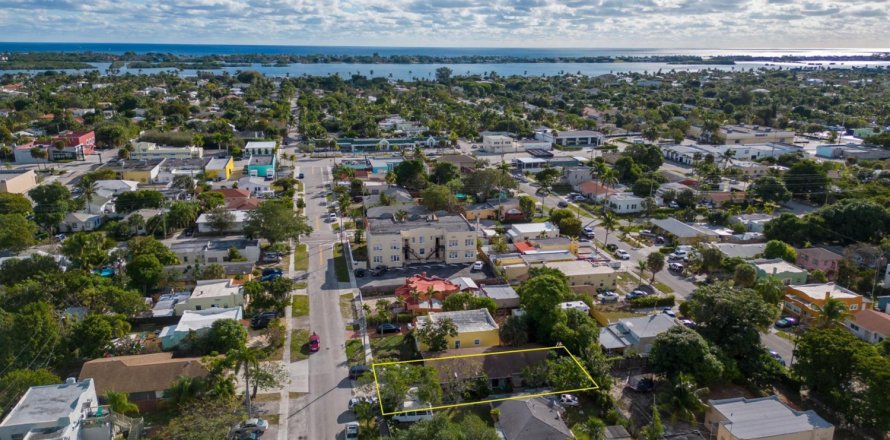 Commercial property in West Palm Beach, Florida 154.59 sq.m. № 284522