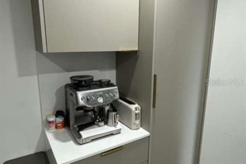 Condo in Miami, Florida, 2 bedrooms № 2234929 - photo 5