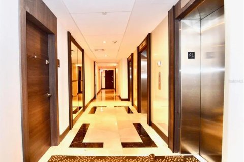 Condo in Miami, Florida, 2 bedrooms № 2234929 - photo 3