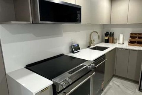 Condo in Miami, Florida, 2 bedrooms № 2234929 - photo 8