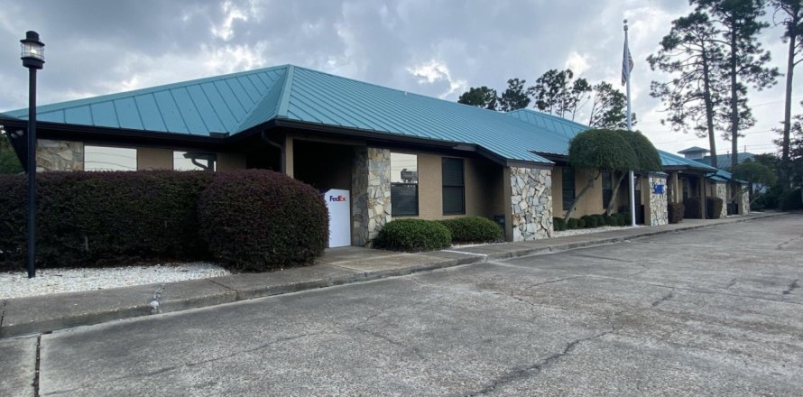 Commercial property in Panama City, Florida № 558326