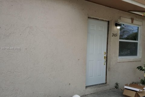 Villa ou maison à vendre à Fort Lauderdale, Floride: 2 chambres, 57.23 m2 № 2082989 - photo 2