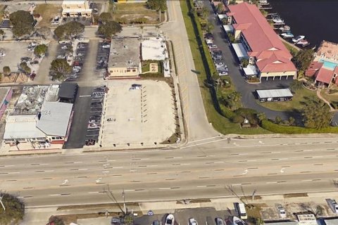 Propiedad comercial en venta en Cape Coral, Florida № 1864657 - foto 2