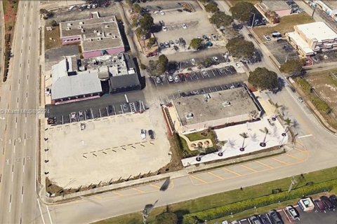 Propiedad comercial en venta en Cape Coral, Florida № 1864657 - foto 3