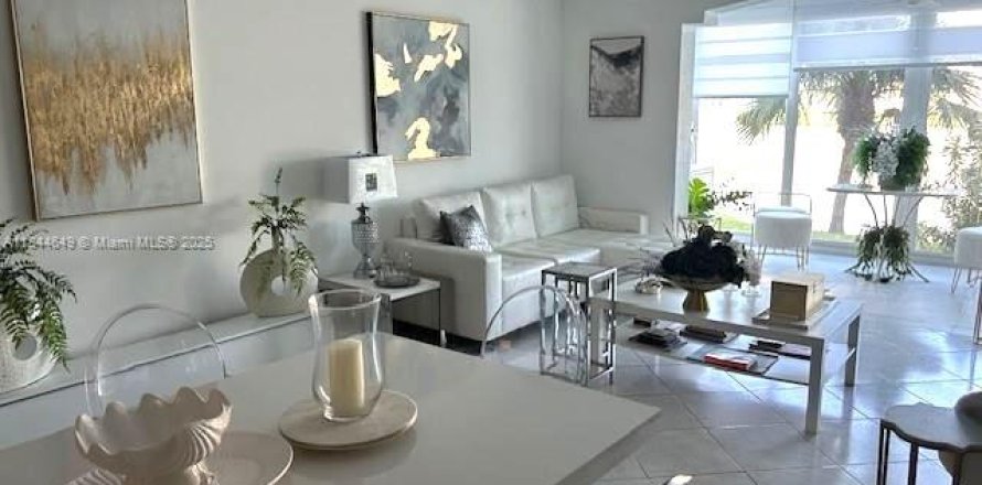 Condominio en Dania Beach, Florida, 2 dormitorios  № 1841231