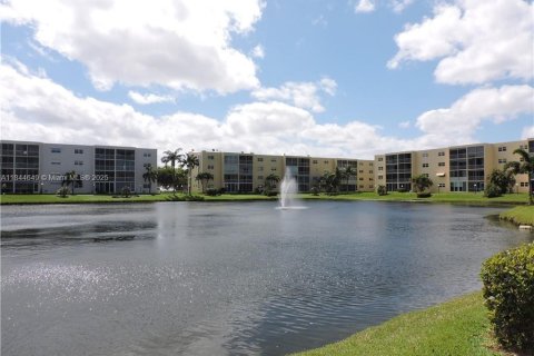 Condominio en venta en Dania Beach, Florida, 2 dormitorios № 1841231 - foto 3