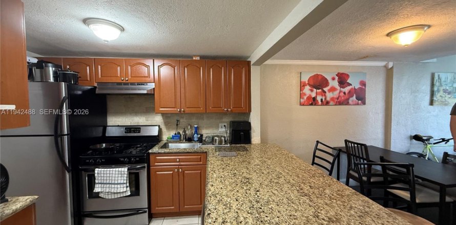 Condo in Pinecrest, Florida, 2 bedrooms  № 1999332