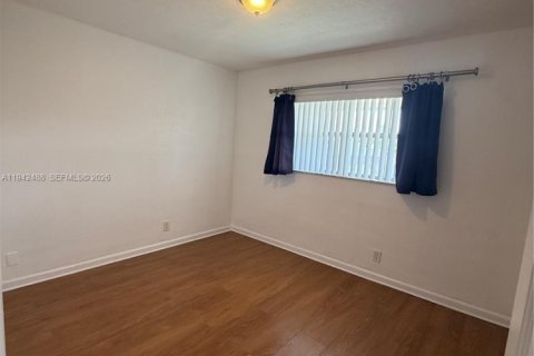 Condo in Pinecrest, Florida, 2 bedrooms  № 1999332 - photo 14