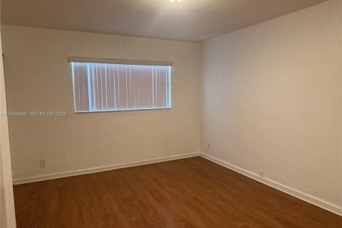 Condo in Pinecrest, Florida, 2 bedrooms  № 1999332 - photo 10