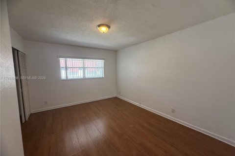 Condo in Pinecrest, Florida, 2 bedrooms  № 1999332 - photo 11