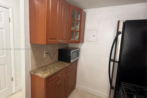 Condo in Pinecrest, Florida, 2 bedrooms  № 1999332 - photo 6