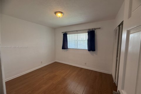 Condo in Pinecrest, Florida, 2 bedrooms  № 1999332 - photo 13