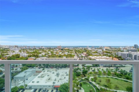 Condo in Miami Beach, Florida, 2 bedrooms  № 2065546 - photo 19