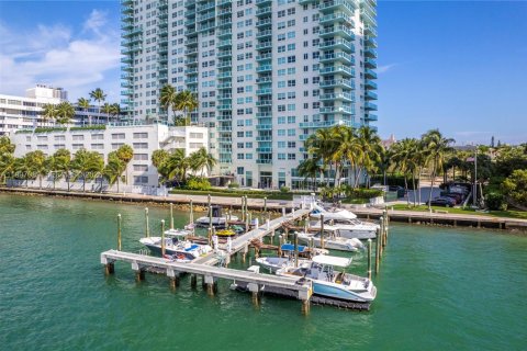 Condo in Miami Beach, Florida, 2 bedrooms  № 2065546 - photo 21