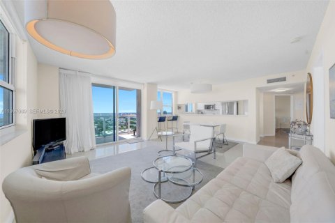 Condo in Miami Beach, Florida, 2 bedrooms  № 2065546 - photo 5