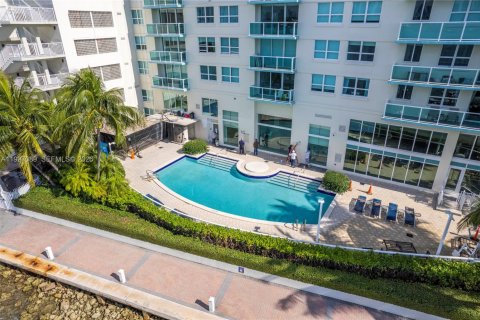 Condo in Miami Beach, Florida, 2 bedrooms  № 2065546 - photo 22