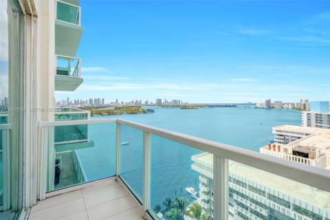 Condo in Miami Beach, Florida, 2 bedrooms  № 2065546 - photo 2