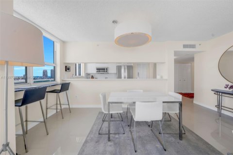 Condo in Miami Beach, Florida, 2 bedrooms  № 2065546 - photo 3