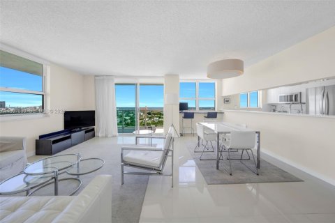 Condo in Miami Beach, Florida, 2 bedrooms  № 2065546 - photo 4