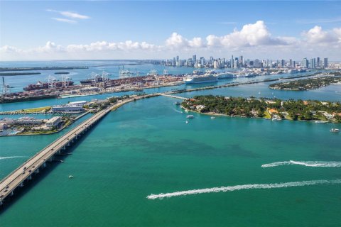 Condo in Miami Beach, Florida, 2 bedrooms  № 2065546 - photo 28