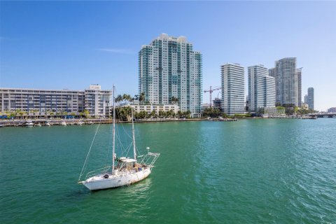 Condo in Miami Beach, Florida, 2 bedrooms  № 2065546 - photo 27