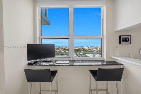 Condo in Miami Beach, Florida, 2 bedrooms  № 2065546 - photo 7