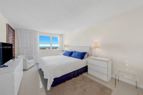 Condo in Miami Beach, Florida, 2 bedrooms  № 2065546 - photo 10