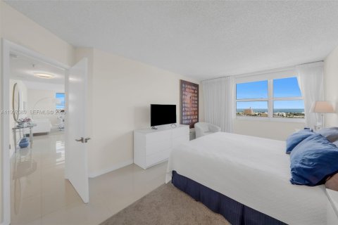 Condo in Miami Beach, Florida, 2 bedrooms  № 2065546 - photo 9