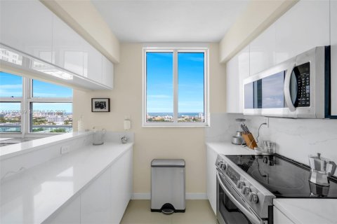 Condo in Miami Beach, Florida, 2 bedrooms  № 2065546 - photo 6