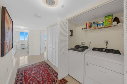 Condo in Miami Beach, Florida, 2 bedrooms  № 2065546 - photo 14