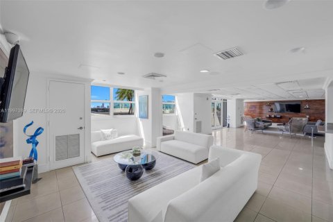 Condo in Miami Beach, Florida, 2 bedrooms  № 2065546 - photo 30