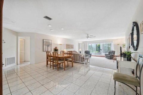 Condo in New Port Richey, Florida, 2 bedrooms  № 1678468 - photo 8