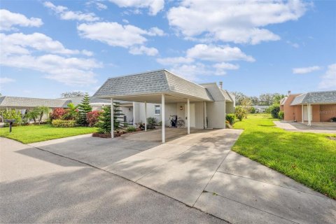 Condo in New Port Richey, Florida, 2 bedrooms  № 1678468 - photo 4