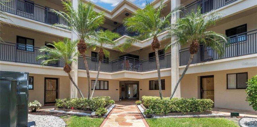 Condo in Clearwater, Florida, 2 bedrooms  № 2107147
