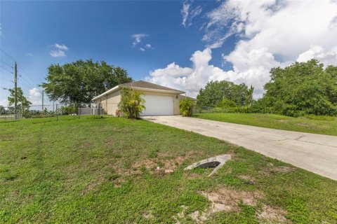 Casa en venta en Lehigh Acres, Florida, 3 dormitorios, 118.17 m2 № 2186378 - foto 30