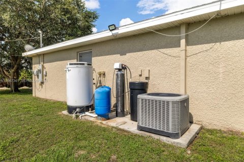 Casa en venta en Lehigh Acres, Florida, 3 dormitorios, 118.17 m2 № 2186378 - foto 29