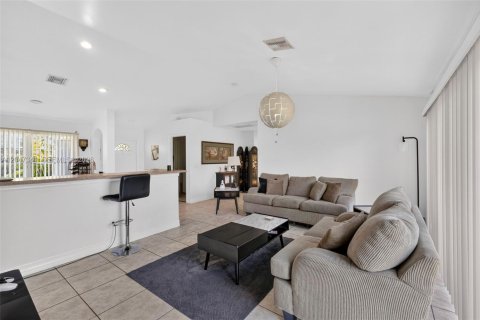 Casa en venta en Lehigh Acres, Florida, 3 dormitorios, 118.17 m2 № 2186378 - foto 5