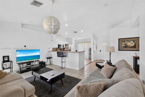 Casa en venta en Lehigh Acres, Florida, 3 dormitorios, 118.17 m2 № 2186378 - foto 6