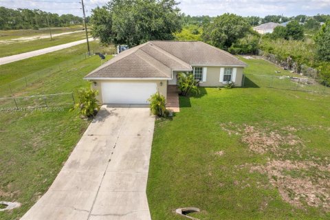 Casa en venta en Lehigh Acres, Florida, 3 dormitorios, 118.17 m2 № 2186378 - foto 2